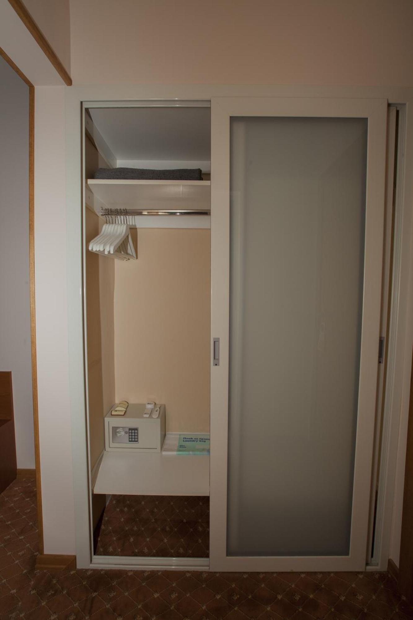 Family Hotel Saint George Sofia Room photo